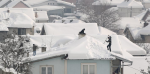 Nuo stogo nenuvalytas sniegas grasina nuostoliais